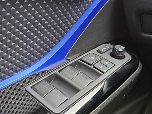 Used 2021 Toyota C-HR XLE FWD image 23