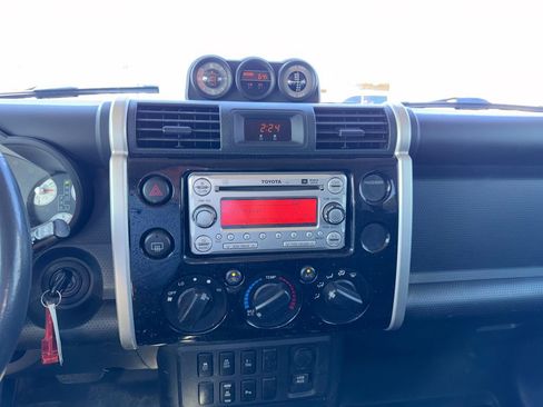 Used 2014 Toyota FJ Cruiser 4WD w/ Upgrade Package image 18