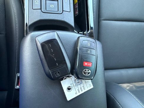 Used 2023 Toyota Prius XLE FWD image 23