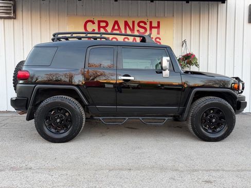 Used 2011 Toyota FJ Cruiser 4WD w/ Upgrade Pkg image 38