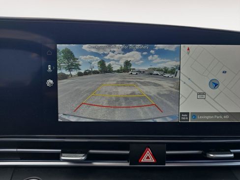 Used 2025 Hyundai Elantra SEL FWD image 17