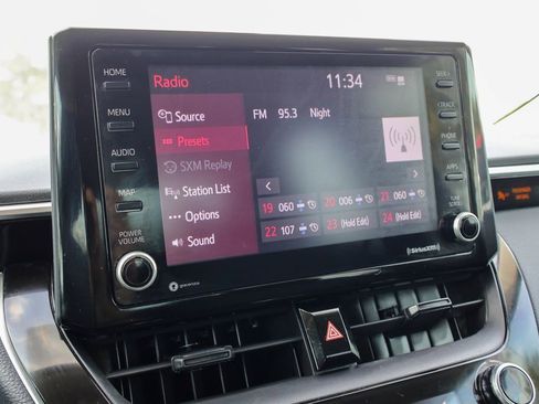 Used 2022 Toyota Corolla LE image 5