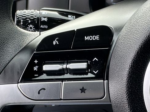 Used 2024 Hyundai Elantra SE image 25