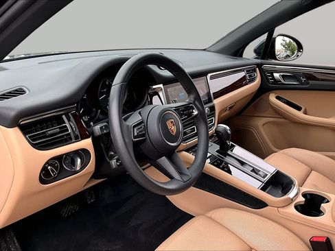 Used 2024 Porsche Macan AWD/4WD image 15
