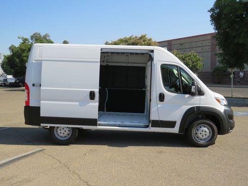 New 2023 RAM ProMaster 2500 w/ Interior LED Lighting Group FWD image 4