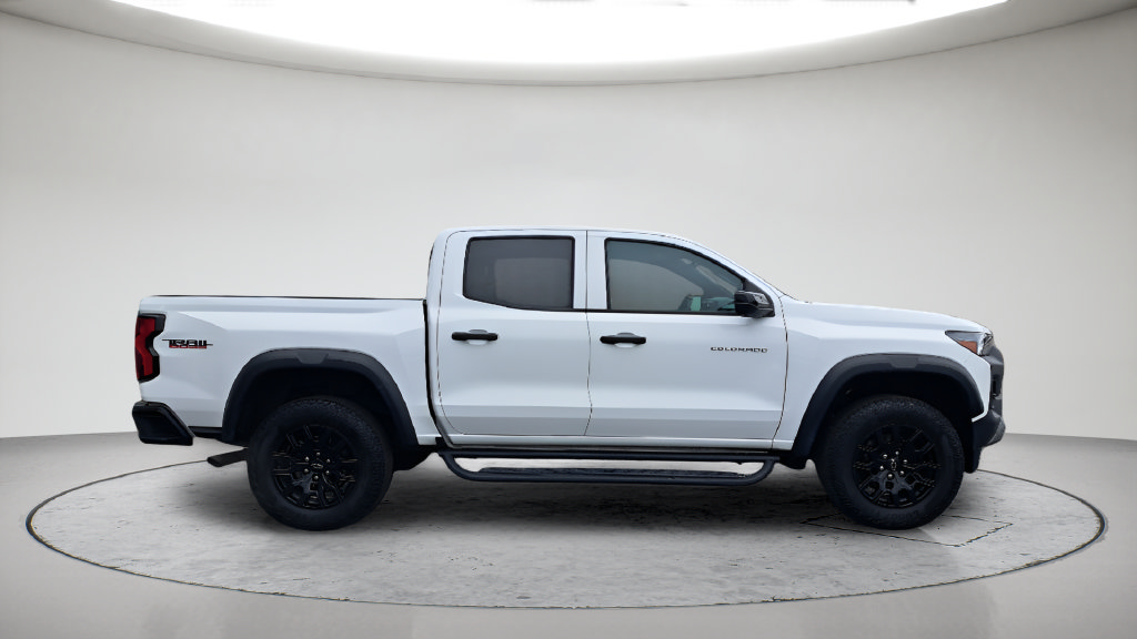 Used 2023 Chevrolet Colorado Trail Boss w/ Technology Package AWD/4WD image 4