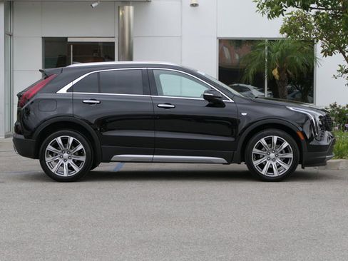 Used 2023 Cadillac XT4 Premium Luxury w/ Technology Package FWD image 6