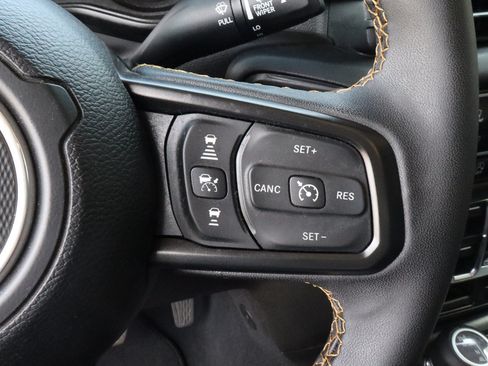 Used 2025 Jeep Gladiator Sport AWD/4WD image 30