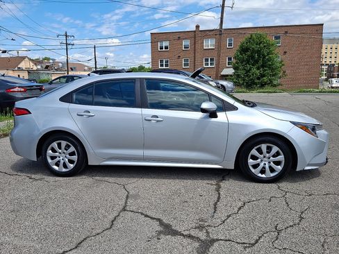 Used 2024 Toyota Corolla LE FWD image 6