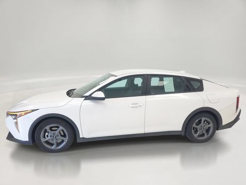 Used 2025 Kia K4 FWD image 3