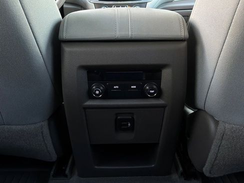 Used 2020 Chevrolet Traverse LT FWD image 14