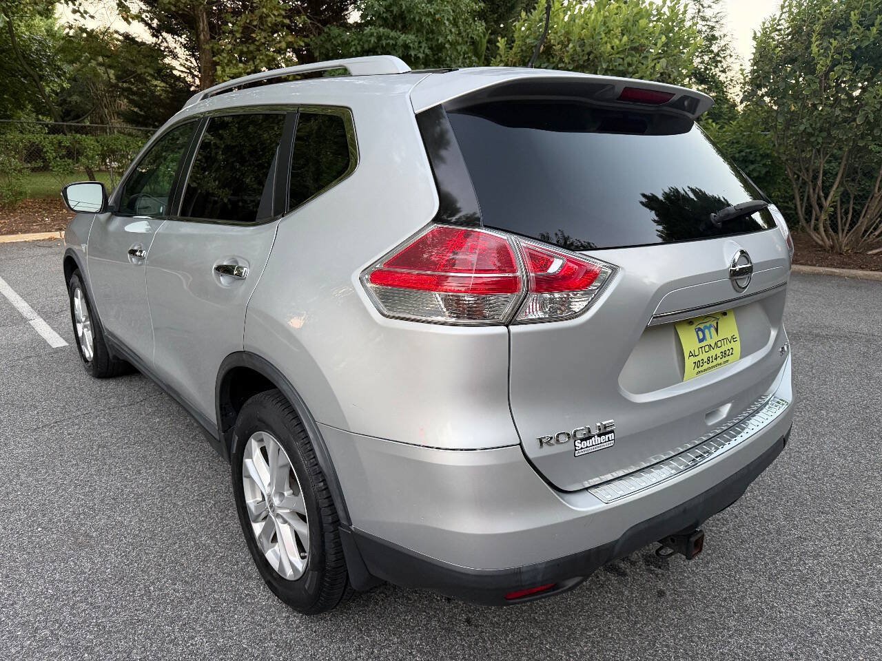 Used 2015 Nissan Rogue SV AWD/4WD image 4