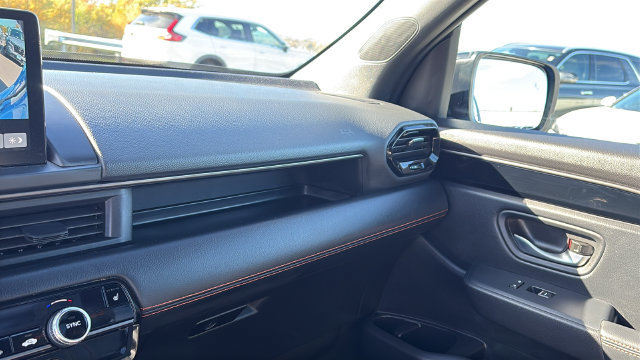 Used 2025 Honda Pilot TrailSport image 23
