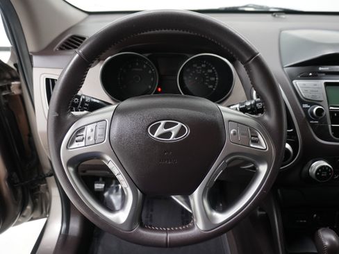 Used 2011 Hyundai Tucson GLS image 14