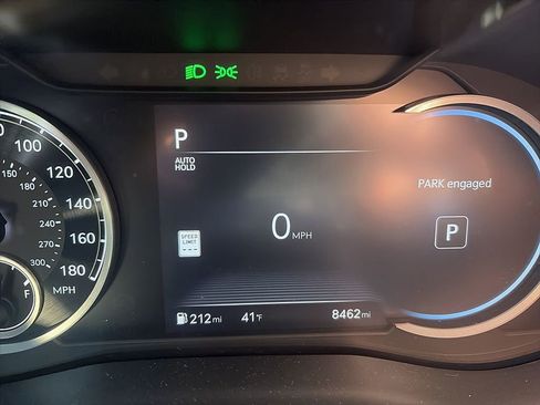 Used 2025 Genesis G70 2.5T image 8