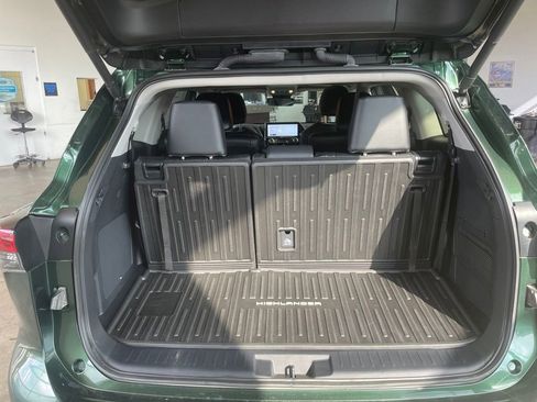 Used 2024 Toyota Highlander Limited AWD/4WD image 10