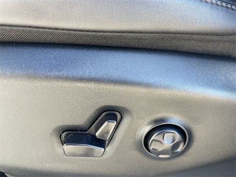 Used 2024 Chrysler Pacifica Touring-L image 24