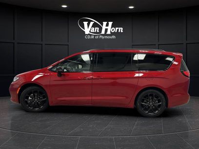 Used 2025 Chrysler Pacifica Limited