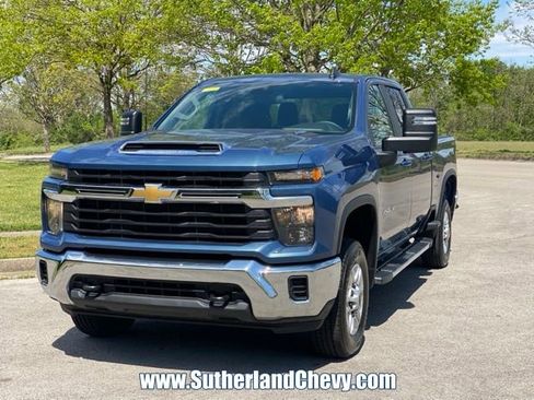 Used 2026 Chevrolet Silverado 2500 LT AWD/4WD image 3