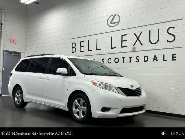 Used 2013 Toyota Sienna LE w/ Towing Pkg FWD image 1