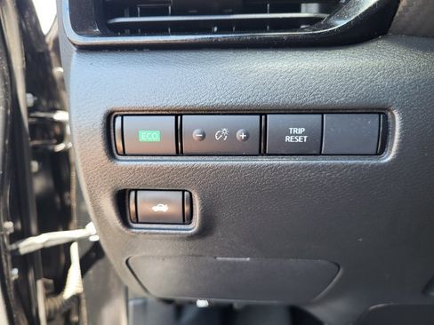 Certified 2025 Nissan Sentra SV FWD image 22