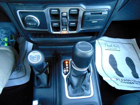 Used 2023 Jeep Gladiator Sport image 22