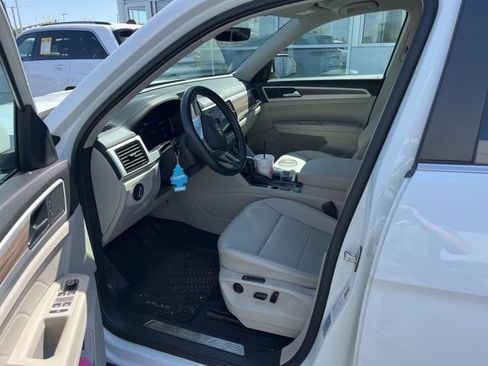 Used 2021 Volkswagen Atlas SEL image 16