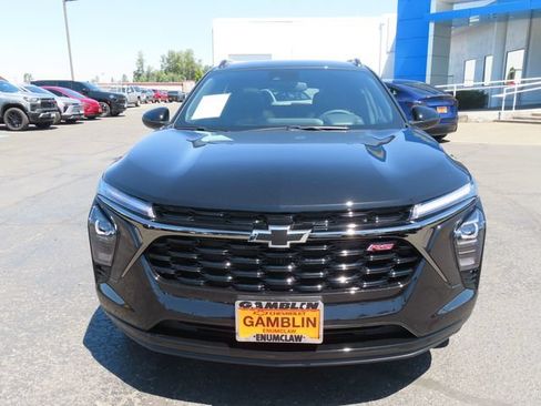 Used 2026 Chevrolet Trax RS w/ Sunroof Package FWD image 2