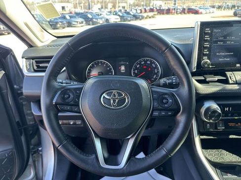 Used 2021 Toyota RAV4 XLE Premium image 15