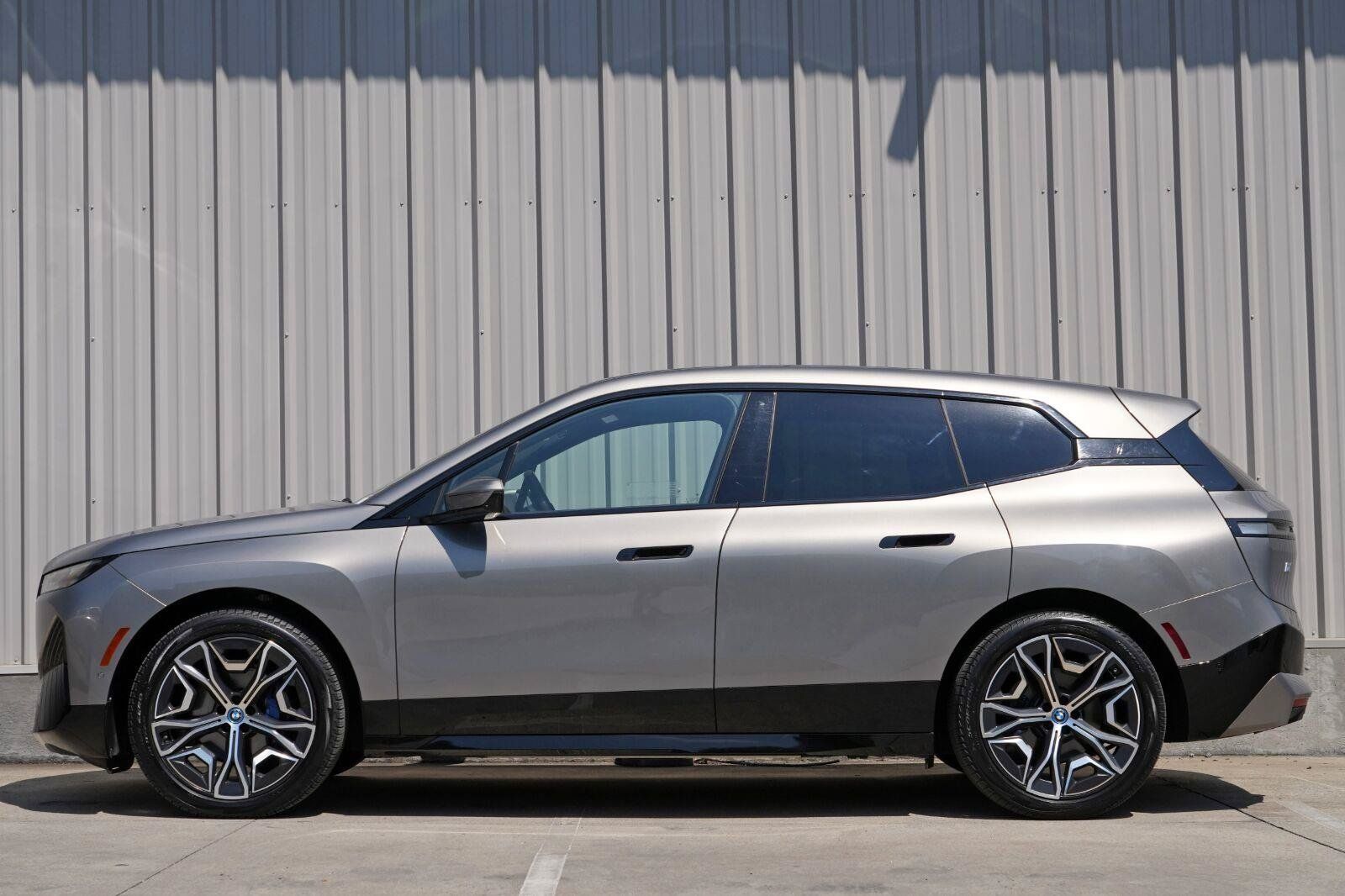 Used 2025 BMW iX xDrive50 AWD/4WD image 8