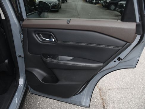 Used 2022 Nissan Rogue SL w/ SL Premium Package image 21