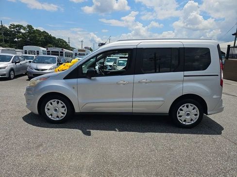 Used 2017 Ford Transit Connect XLT FWD image 4