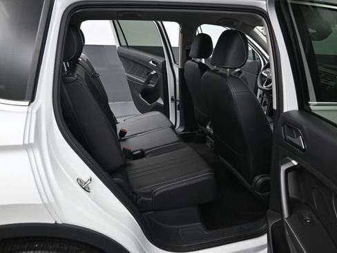 Used 2023 Volkswagen Tiguan SE FWD image 32