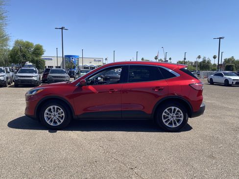 Used 2021 Ford Escape SE FWD image 3