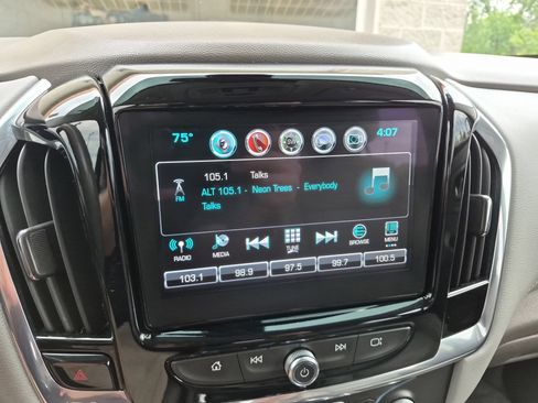 Used 2018 Chevrolet Traverse LT FWD image 18