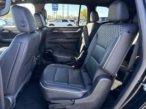 Used 2025 GMC Acadia Denali image 13