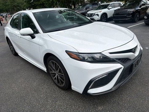 Used 2022 Toyota Camry SE FWD image 4