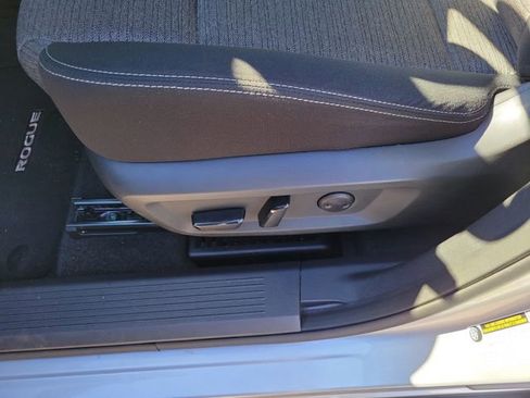 Used 2023 Nissan Rogue SV image 13