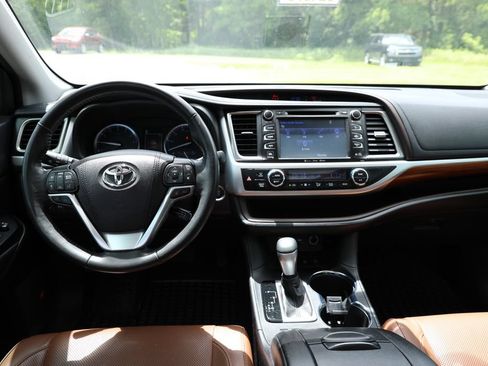 Used 2019 Toyota Highlander Limited Platinum w/ Carpet Mat Package (TMS) AWD/4WD image 2