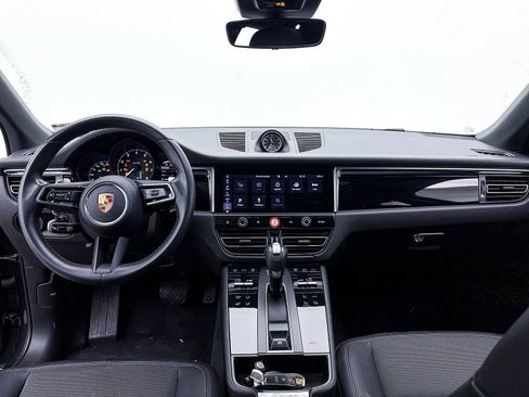 Used 2024 Porsche Macan image 31