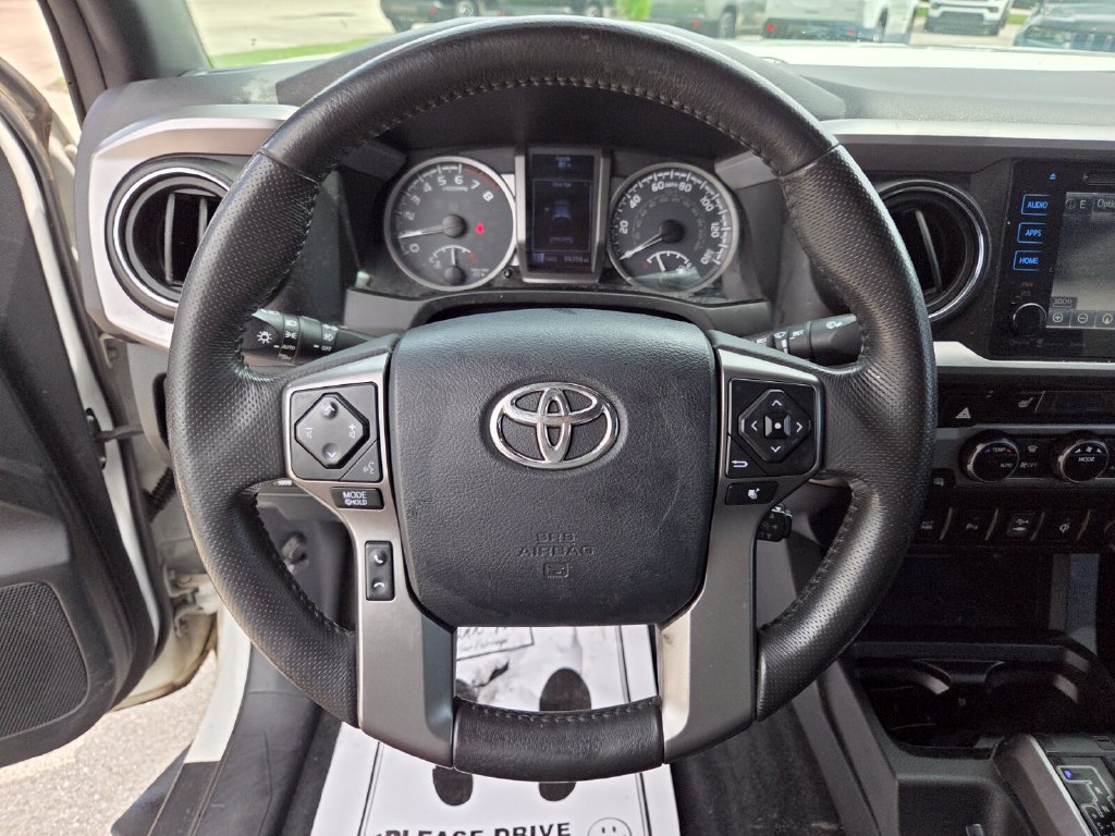 Used 2016 Toyota Tacoma Limited w/ Towing Package AWD/4WD image 32