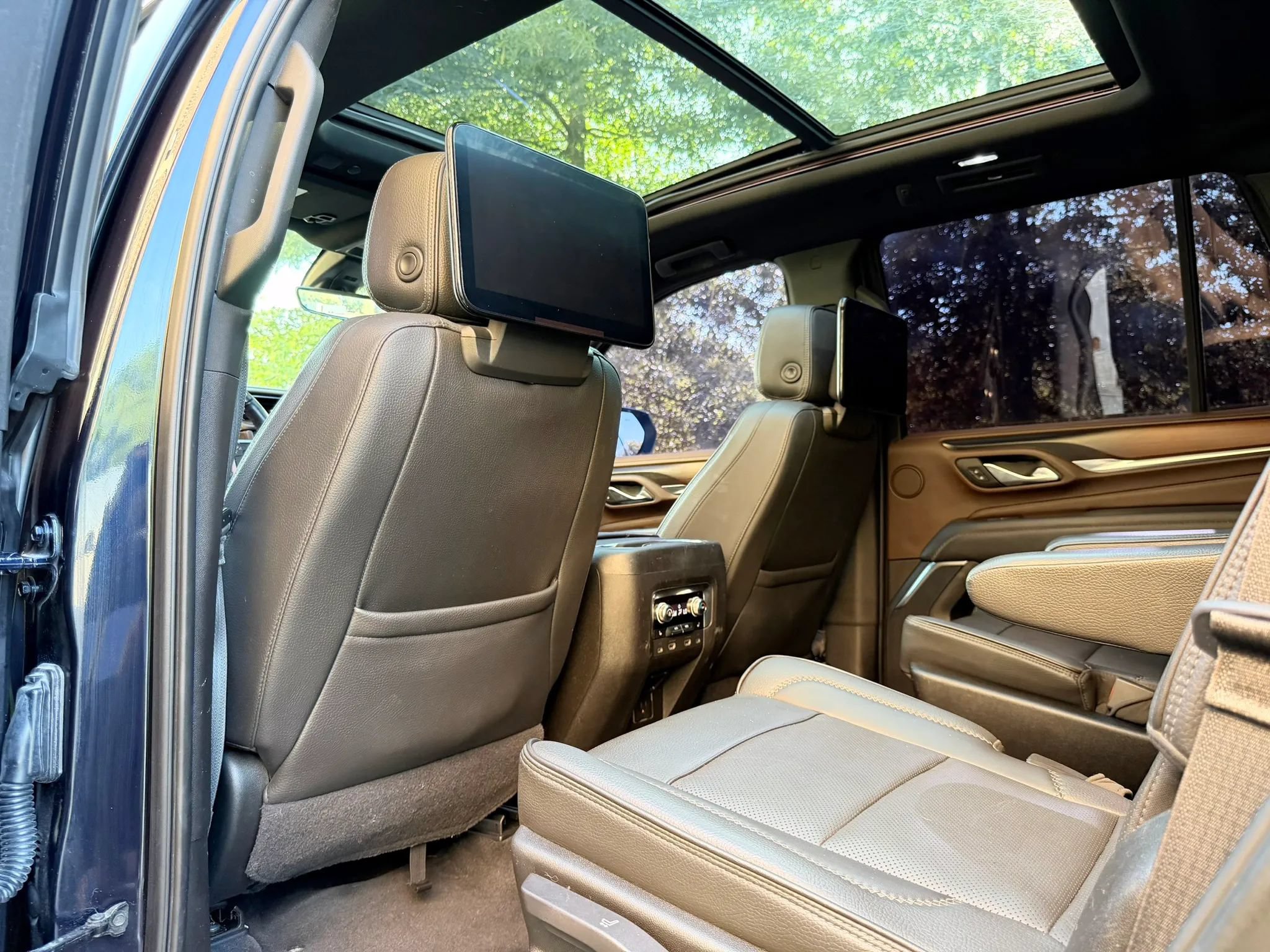 Used 2021 GMC Yukon Denali w/ Denali Premium Package AWD/4WD image 26