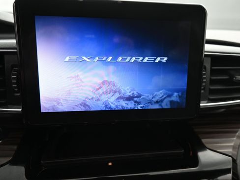 Used 2021 Ford Explorer Limited w/ Equipment Group 301A image 16