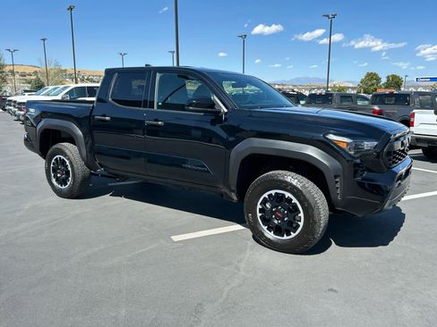 Used 2025 Toyota Tacoma TRD Off-Road image 7