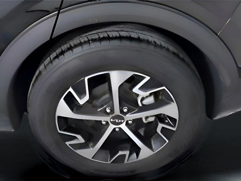 Certified 2024 Kia Sportage EX image 8