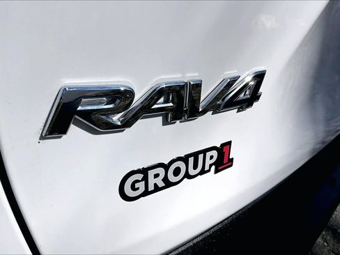 Used 2019 Toyota RAV4 XLE w/ Convenience Package AWD/4WD image 10