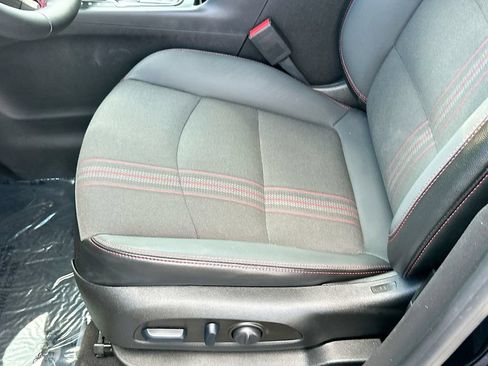 Used 2023 Chevrolet Equinox RS FWD image 18