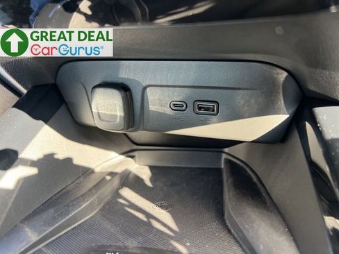 Used 2024 Chevrolet Trax RS w/ Sunroof Package FWD image 33