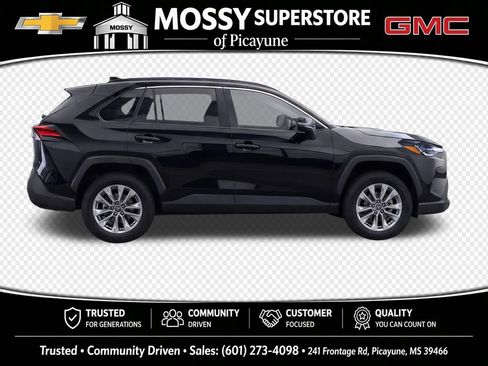 Used 2025 Toyota Corolla Cross LE FWD image 9