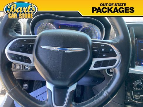 Used 2019 Chrysler 300 Limited AWD/4WD image 29